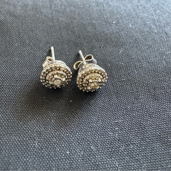 Elegant Sterling Silver 925 Cubic Zirconia Stud Earrings - Picture 3 of 4